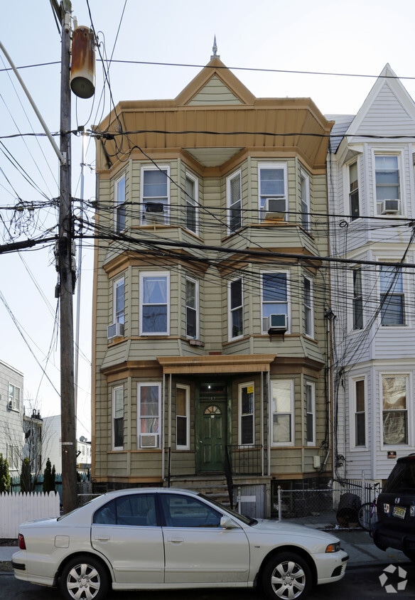 Building Photo - 107 Prospect St
