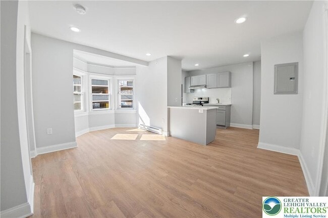 Foto del edificio - 827 Linden St