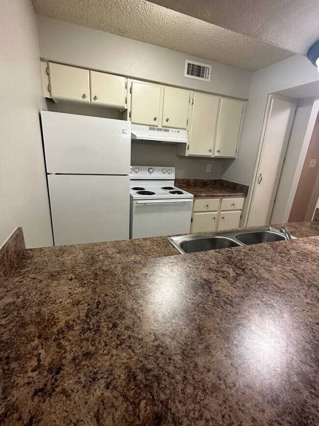 Building Photo - 1Bd/1Ba Condo located on the Germantown/Me...