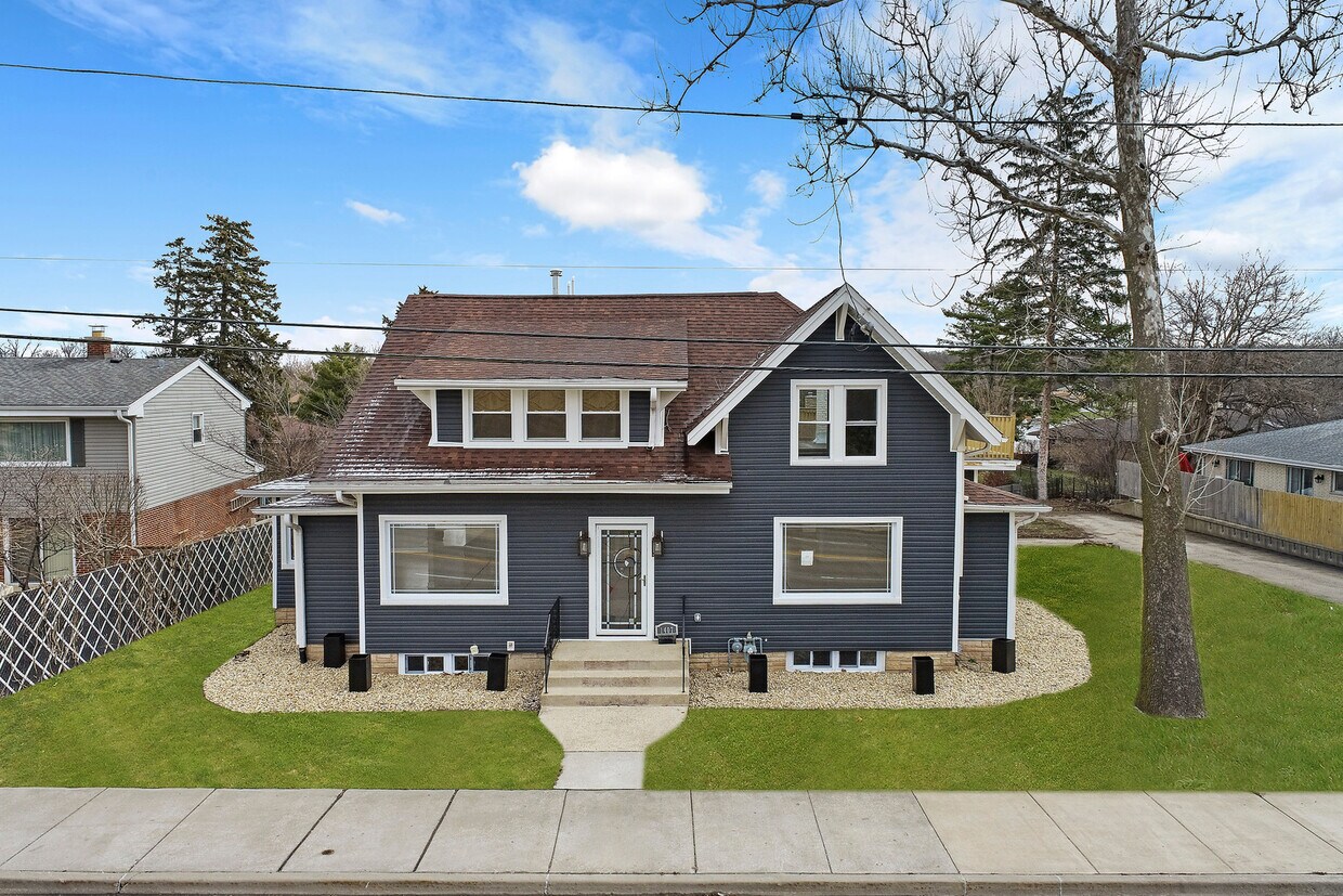 Primary Photo - 1407 S Des Plaines River Rd