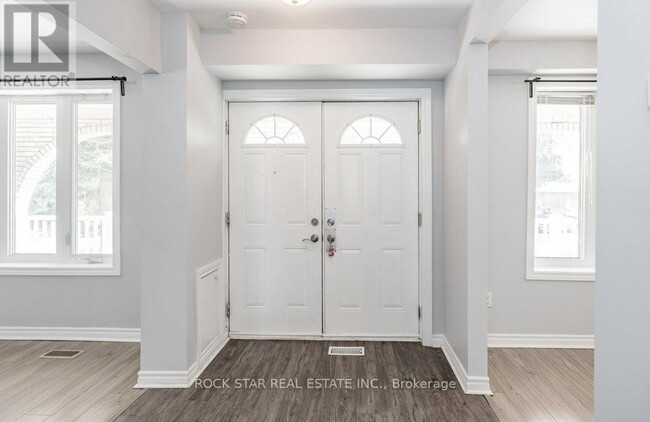 Photo du bâtiment - 271 Carson Dr