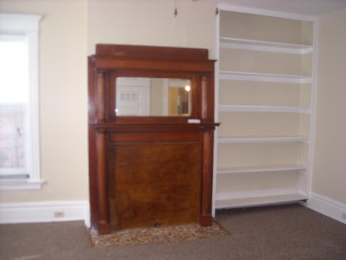 Large dining area off of kitchen - 339 S Aiken Ave