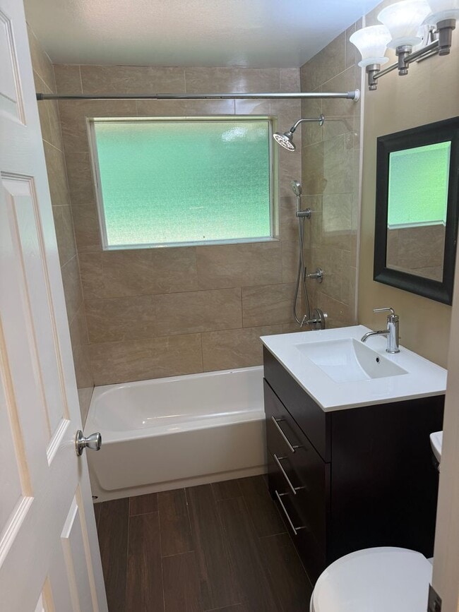 Building Photo - 3 Bedroom + 1.5 Bath +Family Room Kirkland $3100 per Month