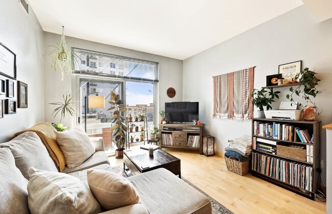 Building Photo - 309 W Washington Ave