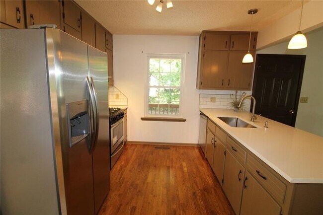 Foto del edificio - 5730 Cains Cove Rd