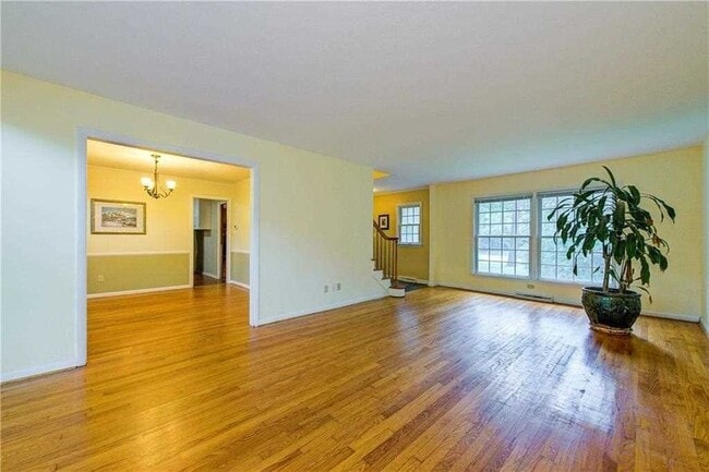 Building Photo - 3254 Kenilworth Dr