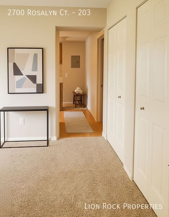 Foto del edificio - 2700 Rosalyn Ct