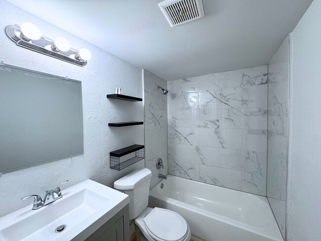 Building Photo - 4409 Treehouse Ln