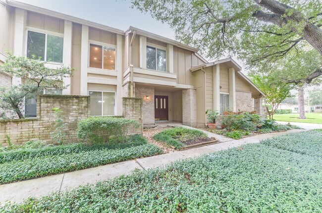 Gorgeous and very spacious townhome in the... photo'