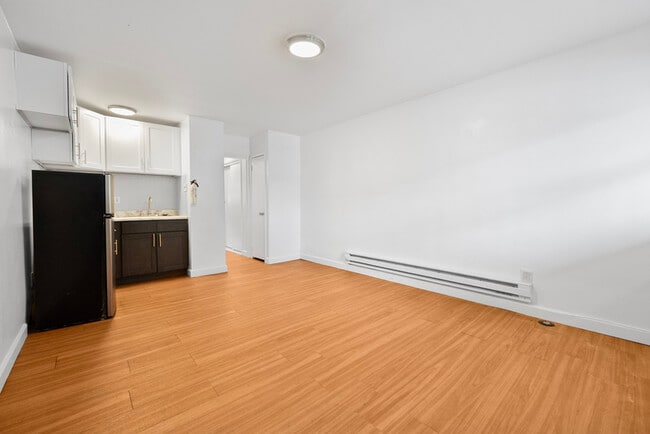 Building Photo - 2020 Woodlynne Ave