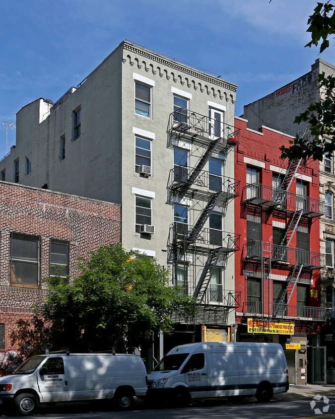 Building Photo - 131 Chrystie St
