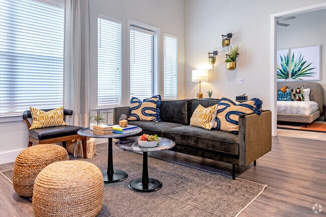 2HAB, 2BA - 1015SF (Tyler) - Sala de estar - The Truman Arlington Commons