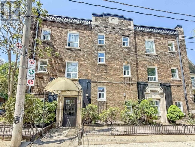 Building Photo - 394 Dovercourt Rd
