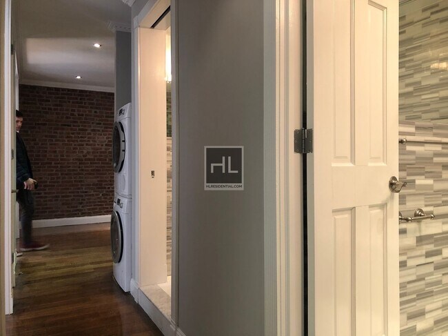 Foto del edificio - E 100TH ST.