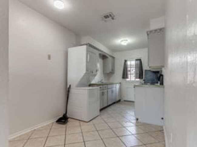 Building Photo - 2 bed/ 1 bath condo in Bethany