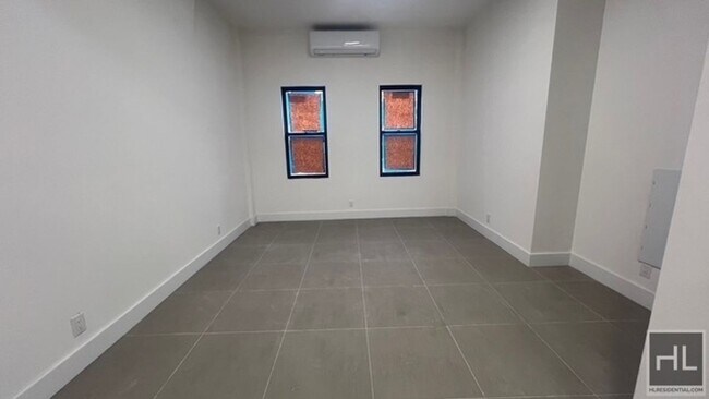 Foto del edificio - 900 Rogers Ave