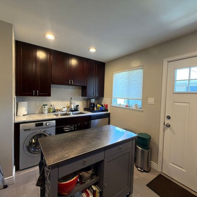 Building Photo - Fully Furnished Brick Duplex Near Northfield – Just Bring Your Clothes!