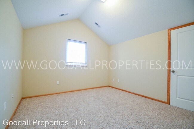 Building Photo - 3 br, 2.5 bath House - 4308 152nd Place