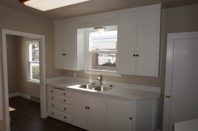 Building Photo - 2022 S 300 E