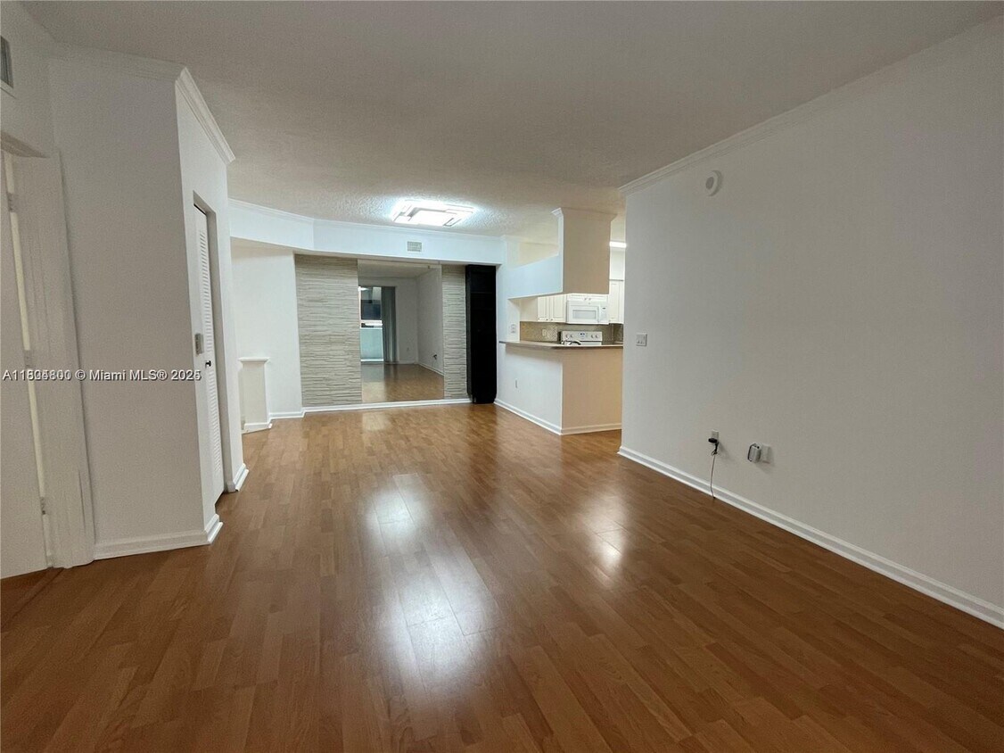 Foto principal - 17100 N Bay Rd