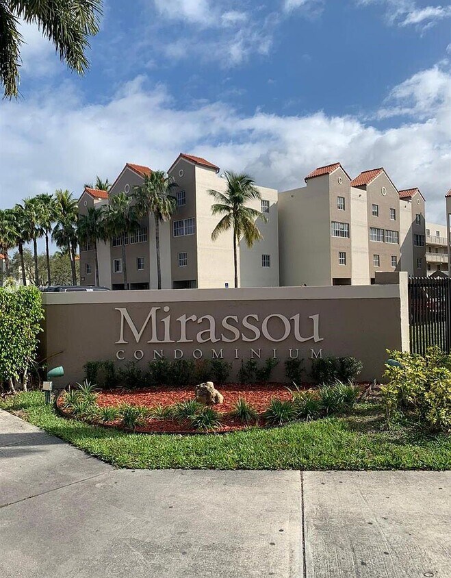 Foto principal - 6175 NW 186th St