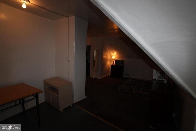 Building Photo - 132 W Mt Vernon St