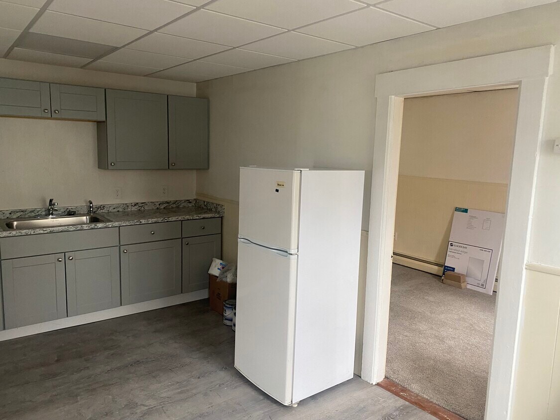 161 Washington St Unit 4, Gardner, MA 01440 Apartments in Gardner, MA