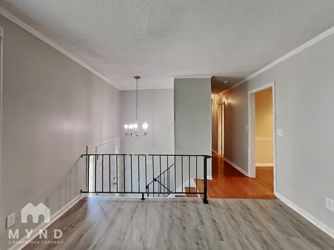 Building Photo - 532 Windy Ln