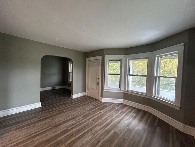 Building Photo - 3720 E 61st St