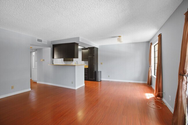 Foto del edificio - Adorable 1-Bedroom, 1-Bath Condo in Chatsw...