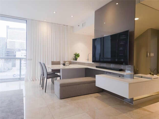 Building Photo - 1060 Brickell Ave