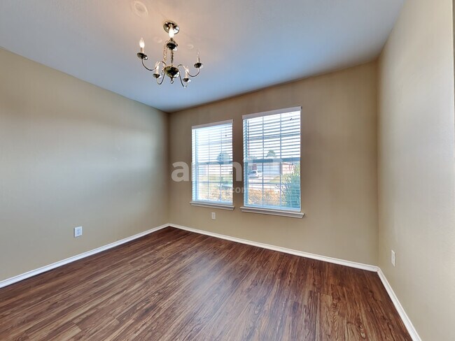 Building Photo - 1227 Wenatchee Dr