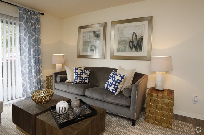 2BR,1BA - Huntleigh Woods