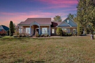 Building Photo - 614 Greene Dr