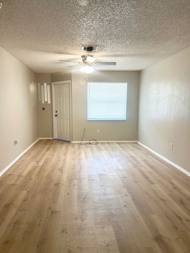 Photo - Move in Ready Remodeled Ft Myers Duplex Apartment