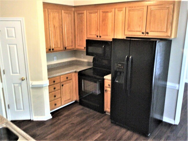 Building Photo - 1305 Groveland Trl
