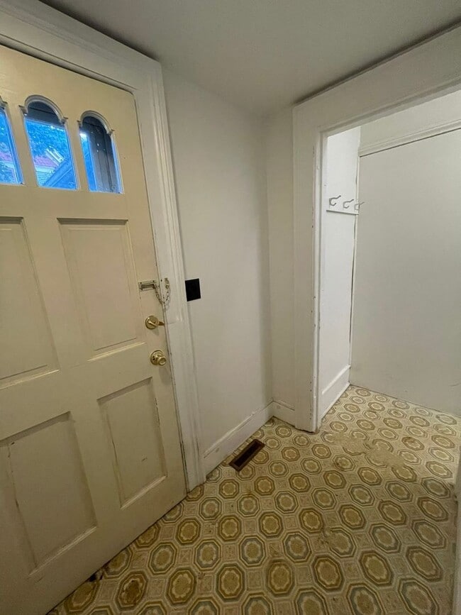 Foto del edificio - 321 E Cross St