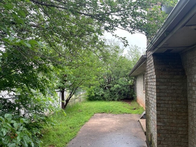 Building Photo - Edmond Home Ready for Occupancy