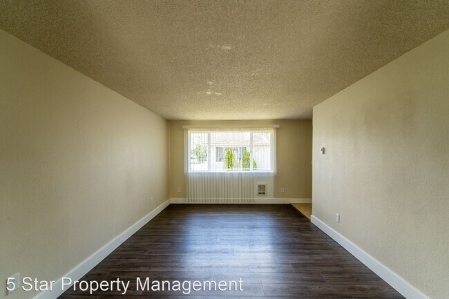 Foto del edificio - 2 br, 1 bath House - 6620 S. Madison St