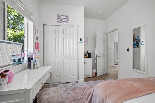 Foto del edificio - Brand new!