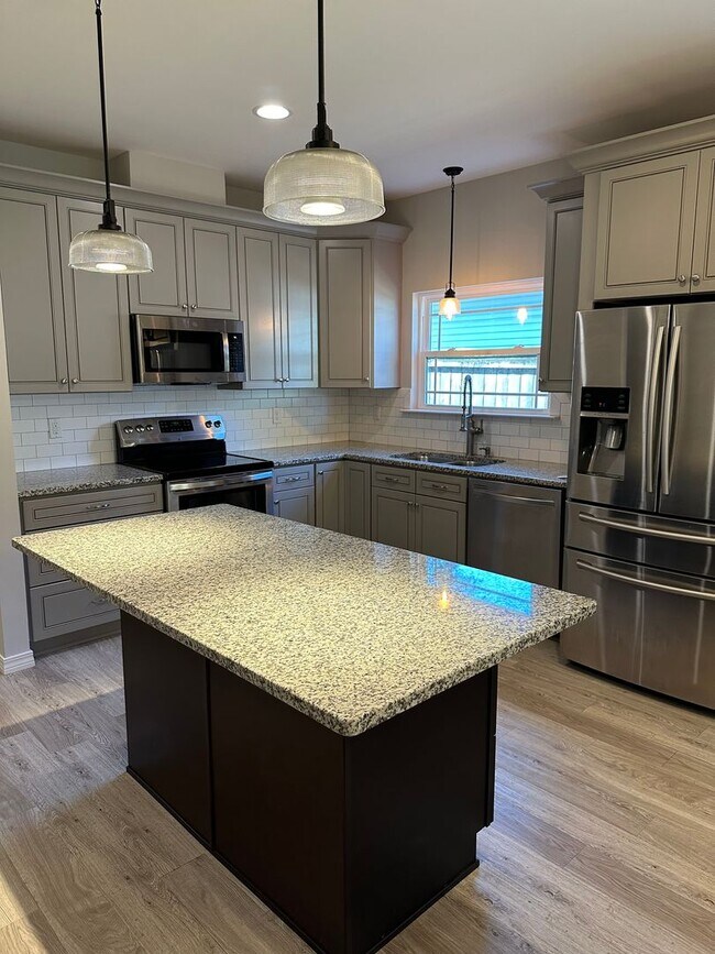 Foto del edificio - 3/2 in THE perfect location.  Close to eve...