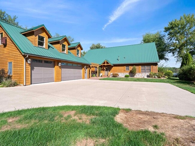 Building Photo - 1905 E 750 S