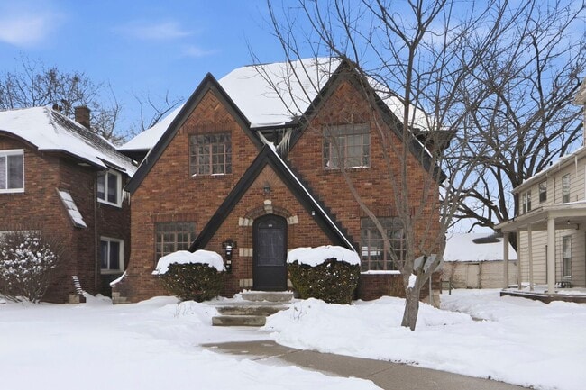 Building Photo - 714-716 Packard Ave