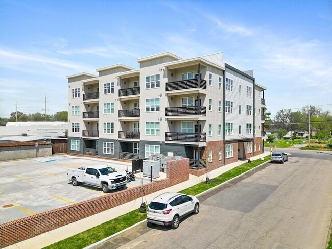 Foto del edificio - 2318 E Main St