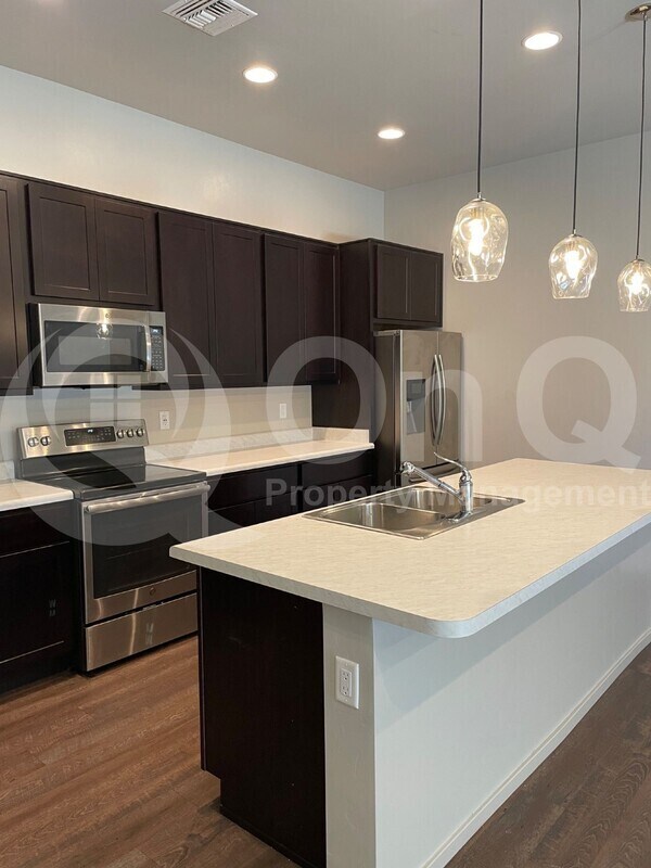 Building Photo - 3043 N Dasylirion Dr