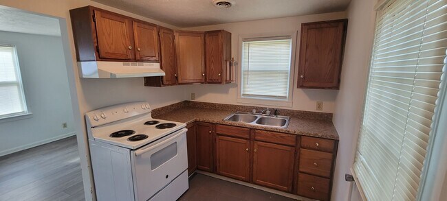 Building Photo - 2 bedroom house with carport