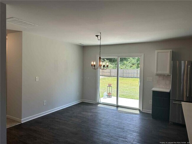Foto del edificio - 6004 Lowgrass Rd
