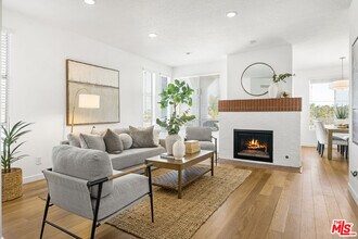 Building Photo - 4643 E 4th St