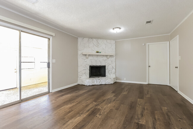 Building Photo - Spacious Home in Sherwood