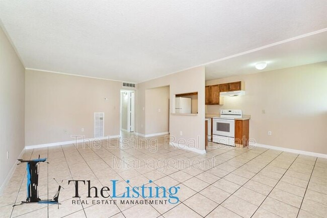 Building Photo - 1122 Doss Ave